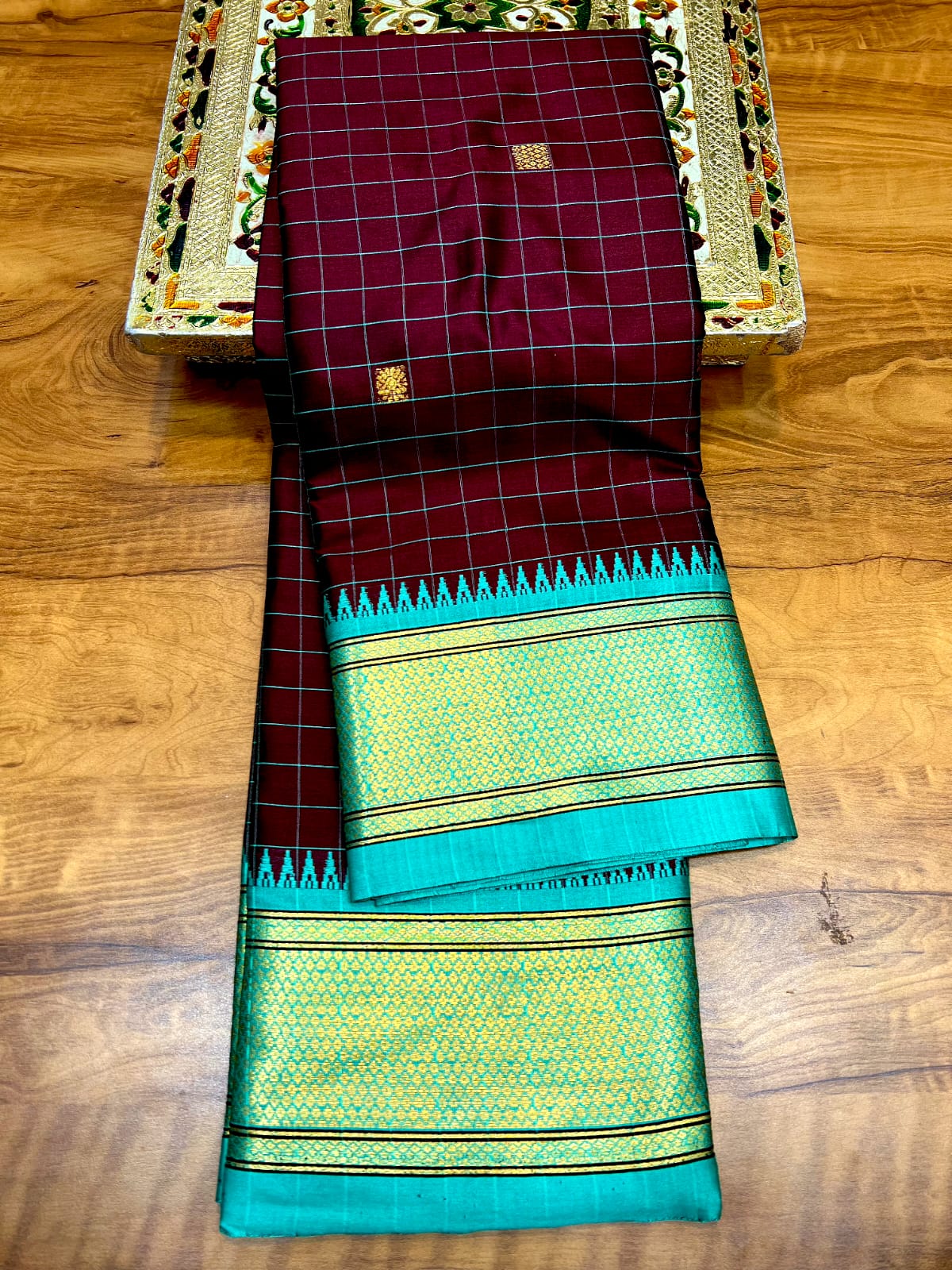 Ambika Checks Kadiyal Saree | Kizmit Designs - Kizmit Designs Store