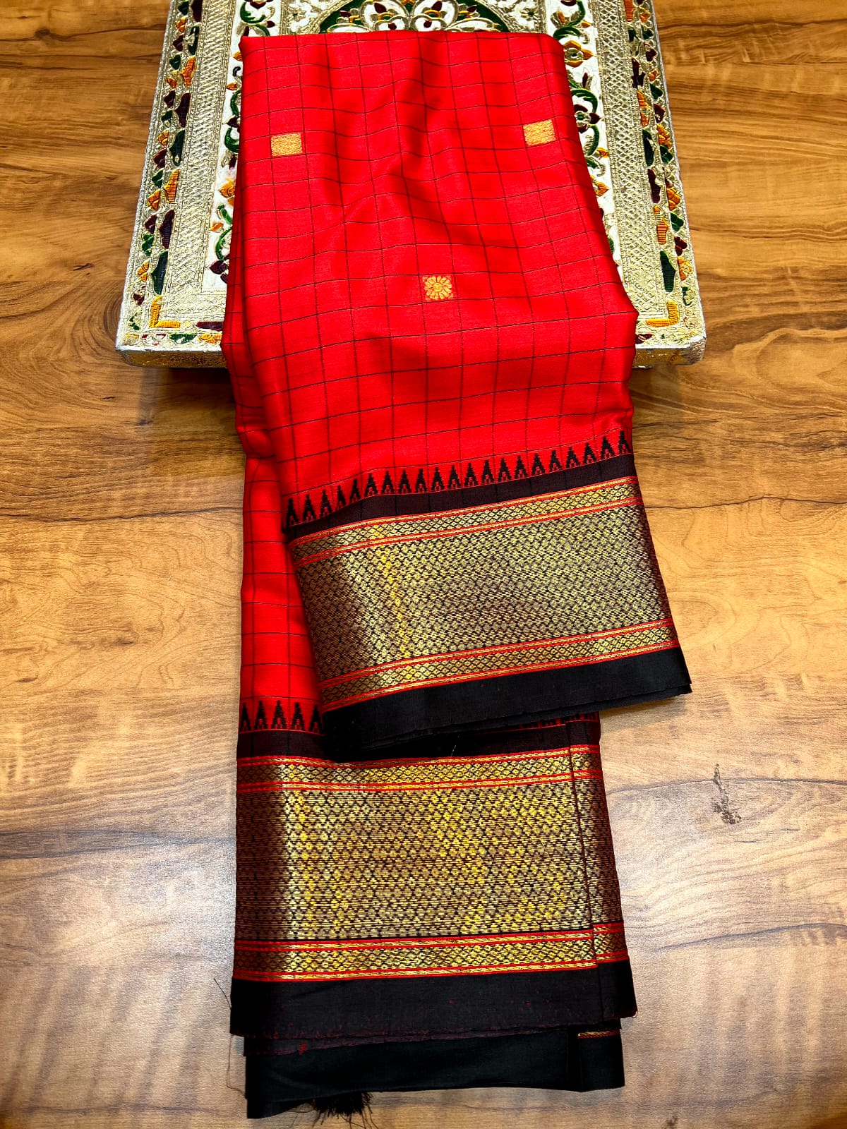 Ambika Checks Kadiyal Saree | Kizmit Designs - Kizmit Designs Store