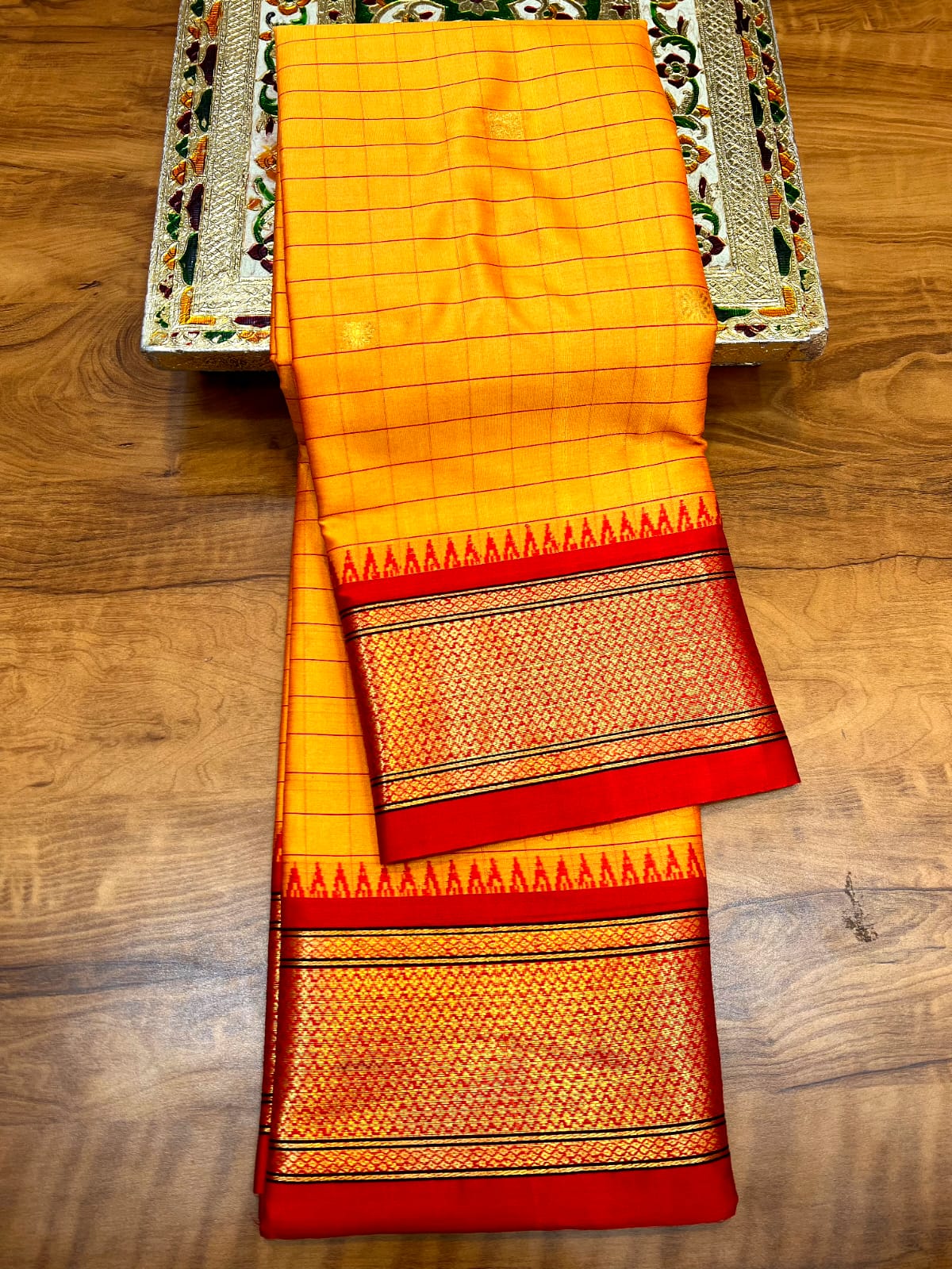 Ambika Checks Kadiyal Saree | Kizmit Designs - Kizmit Designs Store
