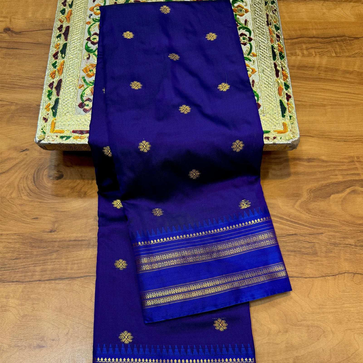 Traditional Narayanpeeth Paithani.