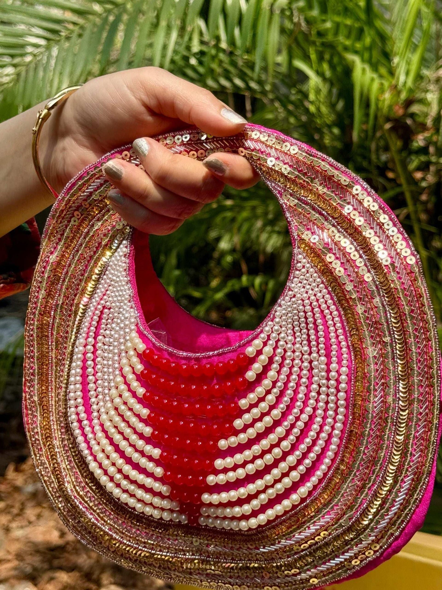 ZIYA HAND EMBROIDERED CLUTCH BAG.