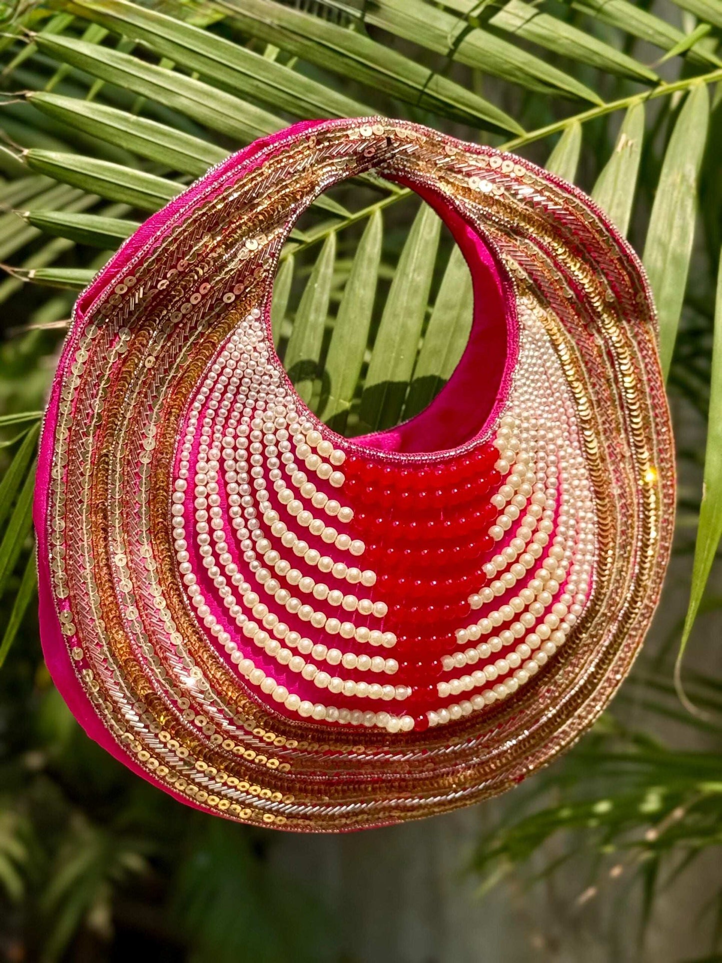 ZIYA HAND EMBROIDERED CLUTCH BAG.