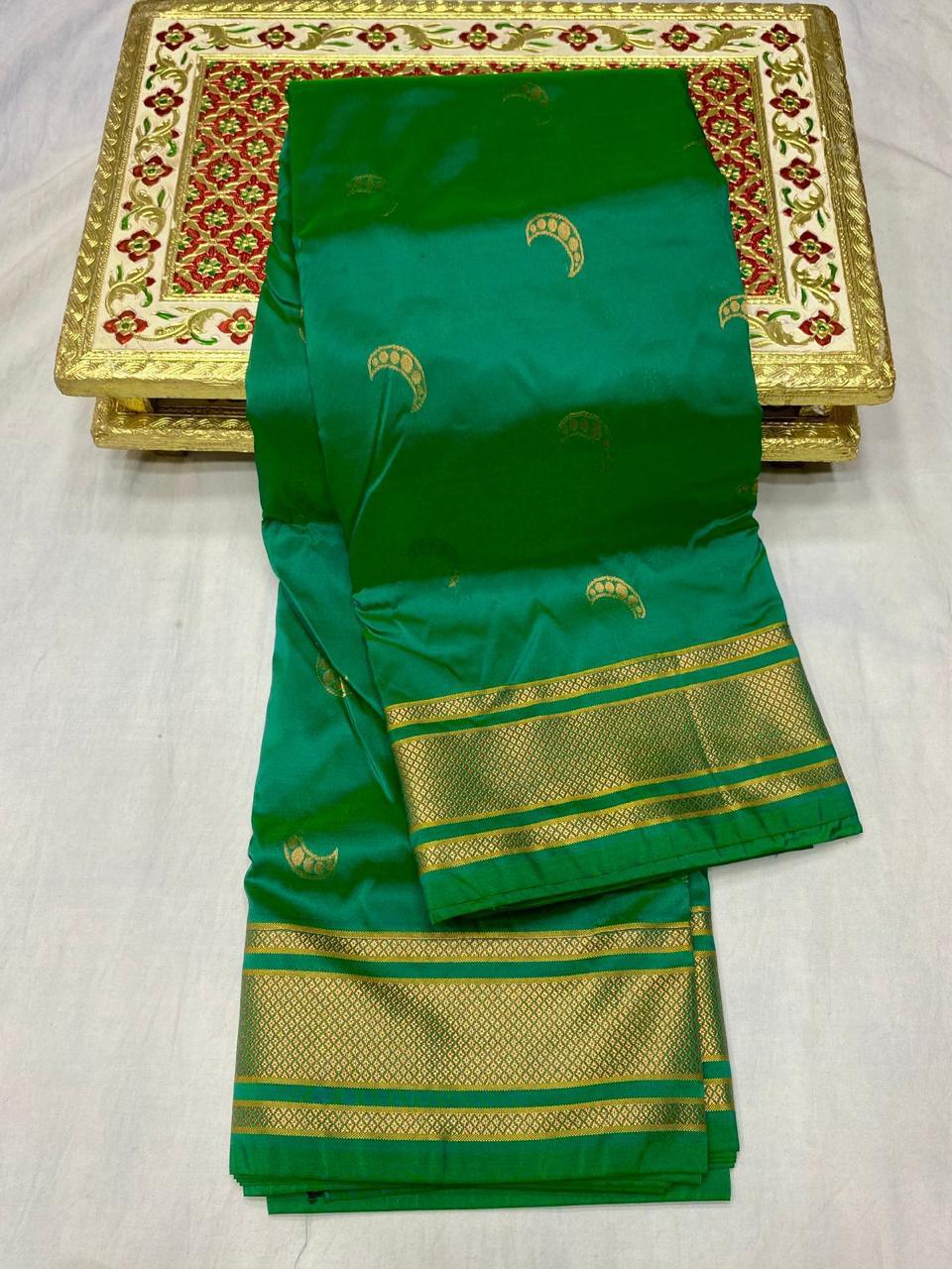 Geometric pallu design on Chandrakor Paithani saree