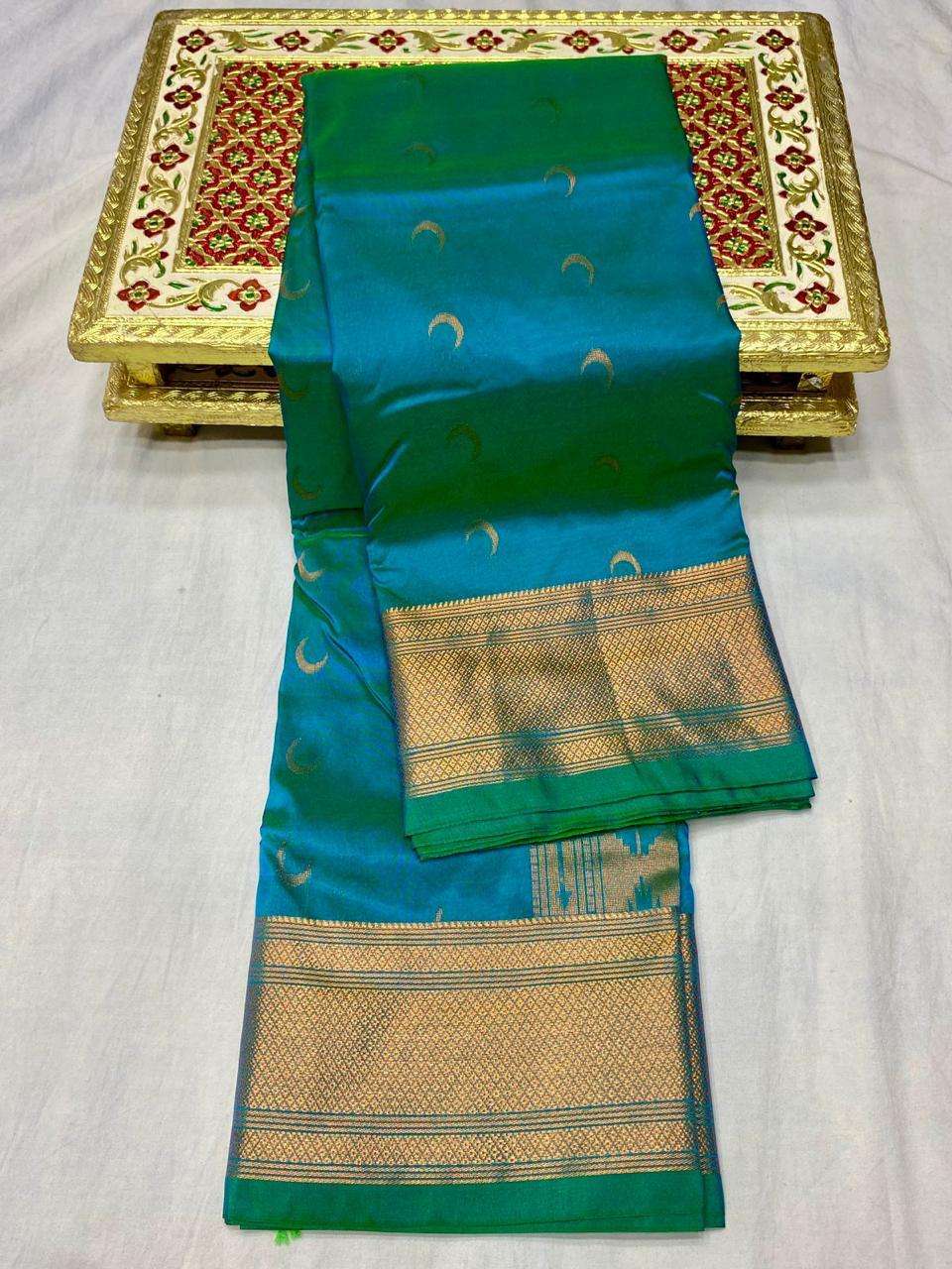 Chandrakor saree contrast border framing the moon bootis