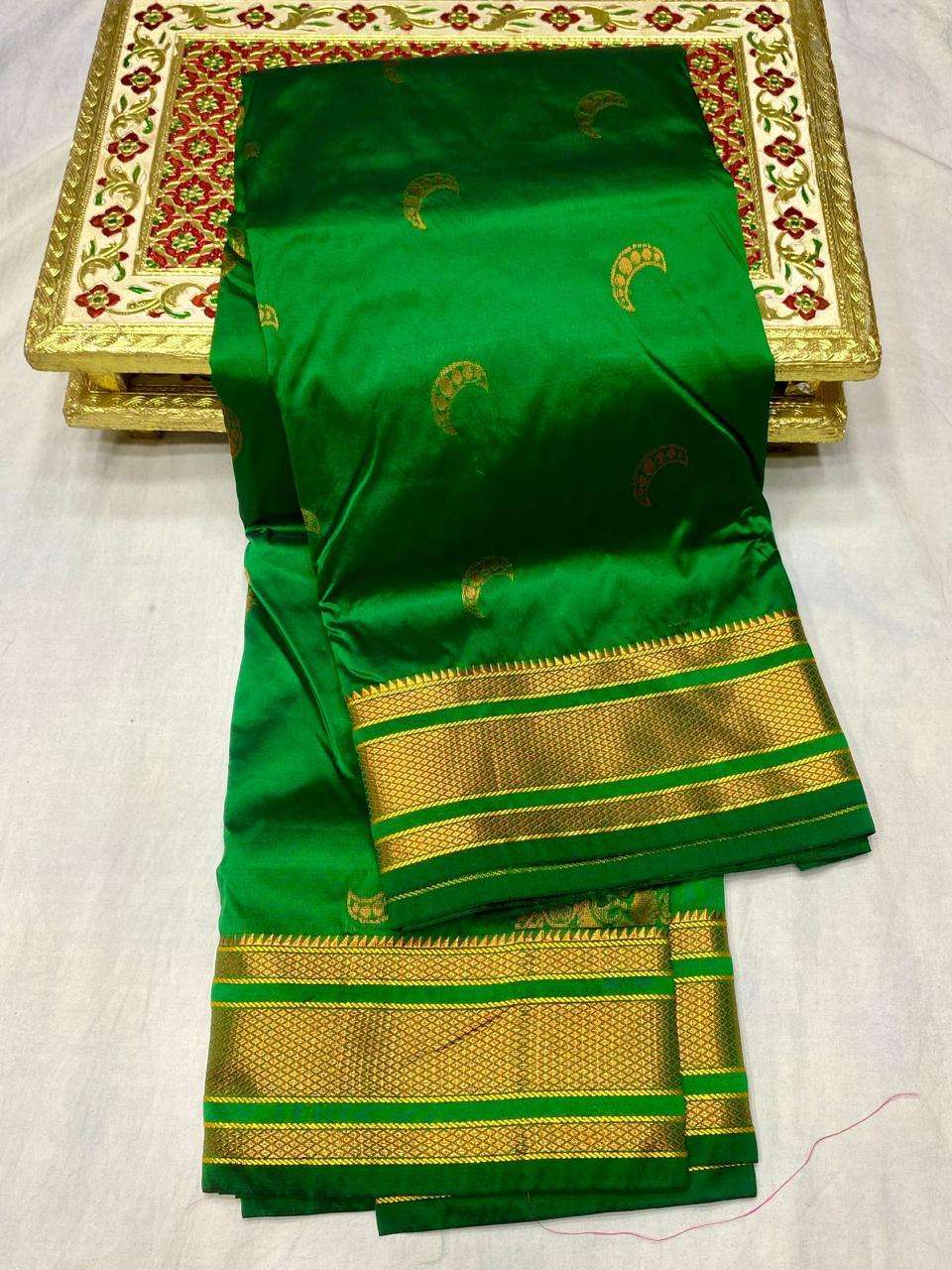 Unstitched blouse fabric included with Chandrakor Paithani saree